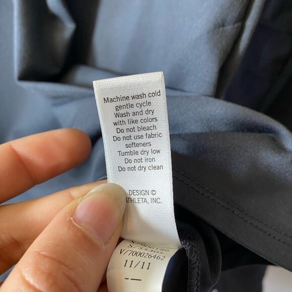 ATHLETA Malibu Half Zip Active Hike Jacket Pullover in Grey/Red Sz Medium - Picture 14 of 14